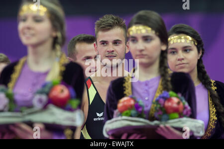 Baku, Aserbaidschan. 21. Juni 2015. Deutschlands Martin Gromowski (L) und Kyrylo Sonn während der Siegerehrung für das Trampolin - Männer ist synchron bei den Baku 2015 europäischen spielen in nationalen Gymnastics Arena in Baku, Aserbaidschan, 21. Juni 2015. Foto: Bernd Thissen/Dpa/Alamy Live News Stockfoto