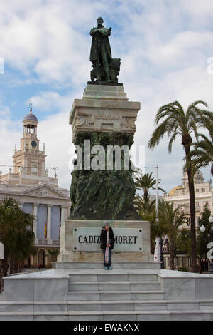 Gebäude, Straßen, Sehenswürdigkeiten und Sehenswürdigkeiten aus Cadiz, Spanien. Stockfoto