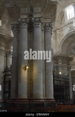 Ein Blick auf das Innere der Kathedrale de Cadiz Stockfoto