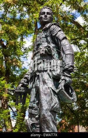 Eine Statue gewidmet allen irischen Gardisten, Vergangenheit, Gegenwart und Zukunft in Windsor, Berkshire. Stockfoto