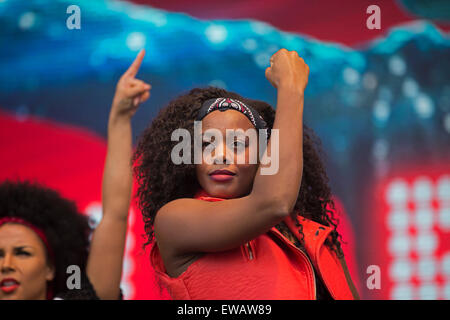 London, UK. 21. Juni 2015. Besetzung von Thriller führen am West End Live 2015 auf dem Trafalgar Square. Bildnachweis: Keith Larby/Alamy Live-Nachrichten Stockfoto