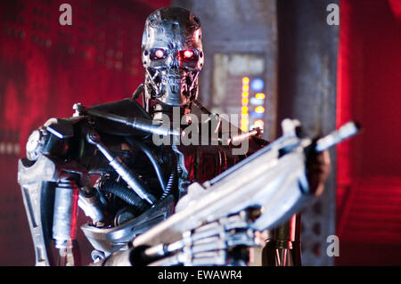 Terminator: die Erlösung (auch bekannt als Terminator 4: Heil) ist ein 2009 amerikanische Science-Fiction-Action-Film unter der Regie von McG und Darsteller Christian Bale und Sam Worthington.  Dieses Foto ist nur zu redaktionellen Zwecken und unterliegen dem Copyright von der Filmgesellschaft und/oder der Fotograf von dem Film oder der Firma zugeordnet und kann nur durch Veröffentlichungen im Zusammenhang mit der Förderung der oben genannten Film reproduziert werden. Eine obligatorische Gutschrift auf die Filmgesellschaft ist erforderlich. Der Fotograf sollte auch angerechnet werden, wenn bekannt. Stockfoto