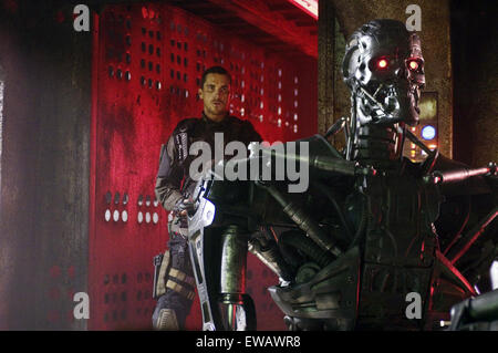 Terminator: die Erlösung (auch bekannt als Terminator 4: Heil) ist ein 2009 amerikanische Science-Fiction-Action-Film unter der Regie von McG und Darsteller Christian Bale und Sam Worthington.  Dieses Foto ist nur zu redaktionellen Zwecken und unterliegen dem Copyright von der Filmgesellschaft und/oder der Fotograf von dem Film oder der Firma zugeordnet und kann nur durch Veröffentlichungen im Zusammenhang mit der Förderung der oben genannten Film reproduziert werden. Eine obligatorische Gutschrift auf die Filmgesellschaft ist erforderlich. Der Fotograf sollte auch angerechnet werden, wenn bekannt. Stockfoto