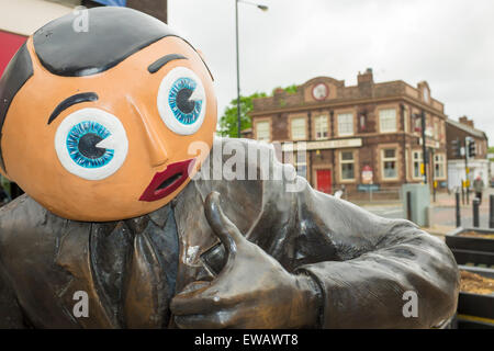 Nahaufnahme von Frank Sidebottom Statue in Timperley, Greater Manchester Stockfoto