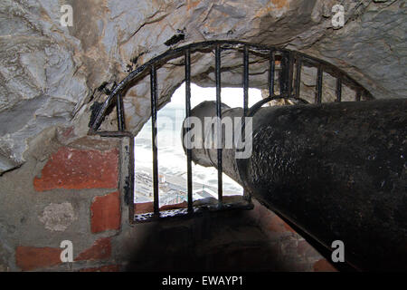 Eine Kanone-Portal aus in den Höhlen von Gibraltar UK Stockfoto