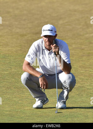 University Place, Washington, USA. 21. Juni 2015. Dustin Johnson am 17. Grün in Runde 4 bei den US Open in Kammern Bay, Ort, Washington University. Bildnachweis: Cal Sport Media/Alamy Live-Nachrichten Stockfoto