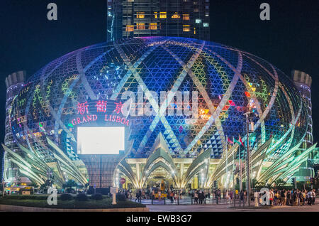 Casinos in Macau in der Nacht, eines der Reiseziele in Asien. Stockfoto