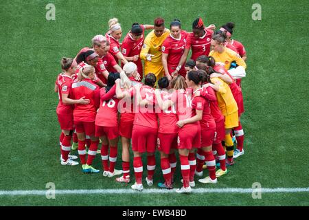 Vancouver, Kanada. 21. Juni 2015. Das kanadische Team vor dem Start der Runde der 16 Spiel zwischen Kanada und der Schweiz bei der FIFA Frauen WM Kanada 2015 im BC Place Stadium am 21. Juni 2015 in Vancouver, Kanada. Kanada gewann 1: 0. Bildnachweis: Cal Sport Media/Alamy Live-Nachrichten Stockfoto