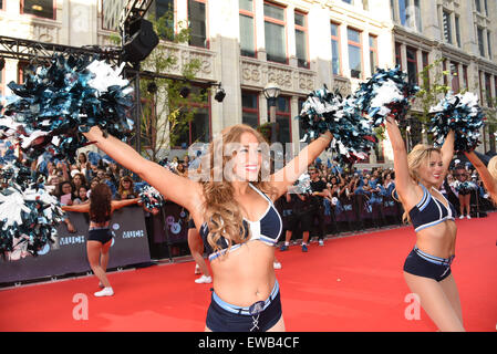 21. Juni 2015 kommen - Toronto, Ontario, Kanada - Cheerleader bei den 2015 MuchMusic Video Awards am MuchMusic HQ auf 21. Juni 2015 in Toronto, Kanada. (Kredit-Bild: © Igor Vidyashev/ZUMA Draht) Stockfoto