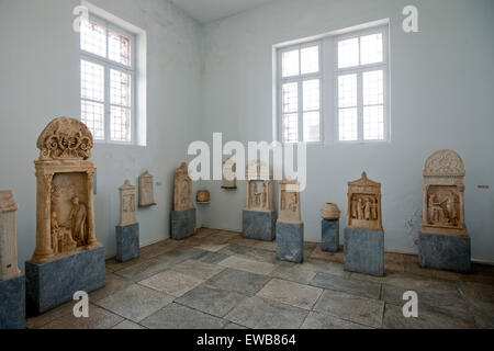 Griechenland, Kykladen, Mykonos, Mykonos-Stadt (Chora), Archäologisches Museum, Saal Zita, Hellenistische Grabstelen Stockfoto