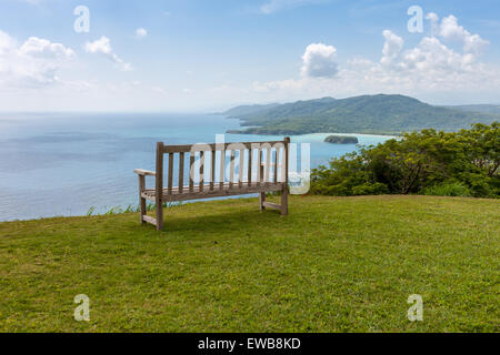 Karibik-Strand an der nördlichen Küste von Jamaika, in der Nähe von Dunns River Falls und Stadt Ocho Rios. Stockfoto