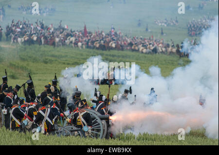 Spektakuläre Reenactment der Schlacht von Waterloo auf dem ursprünglichen Schlachtfeld in Belgien um Waterloo 200, das offizielle bicentenary Ereignis zu gedenken. Stockfoto