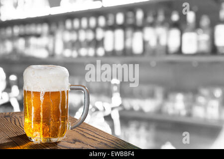 ein Bier in der Kneipe, zusammengesetztes Bild Stockfoto