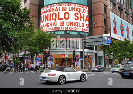 Uniqlo neue Shanghai Outlet ist die Kette größte Niederlassung in der Welt China chinesische (887 Huaihai Zhong Lu, Sonderwirtschaftszone District, Shanghai) Stockfoto