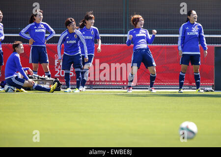 Reiches Feld, Vancouver, Kanada. 21. Juni 2015. Japan-Teamgruppe (JPN), 21. Juni 2015 - Fußball: Japan National Team offizielle Traniig Settion vor der FIFA Frauen WM Kanada 2015 rund 16 Mach bei Empire Field, Vancouver, Kanada. Bildnachweis: Yusuke Nakansihi/AFLO SPORT/Alamy Live-Nachrichten Stockfoto