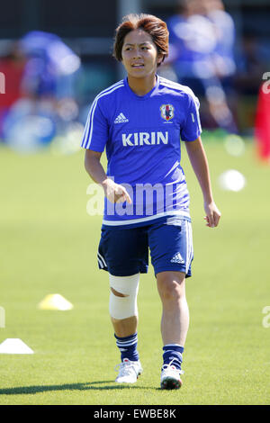 Reiches Feld, Vancouver, Kanada. 21. Juni 2015. Mana Iwabuchi (JPN), 21. Juni 2015 - Fußball: Japan National Team offizielle Traniig Settion vor der FIFA Frauen WM Kanada 2015 rund 16 Mach bei Empire Field, Vancouver, Kanada. Bildnachweis: Yusuke Nakansihi/AFLO SPORT/Alamy Live-Nachrichten Stockfoto