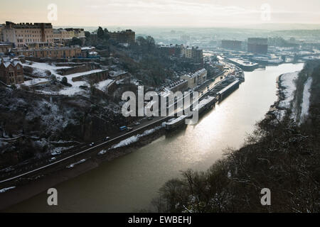 winterlicher Blick auf Avon-Schlucht, Bristol mit der Portway Straße Stockfoto