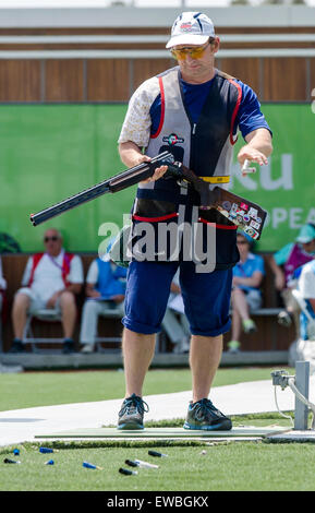 Baku, Aserbaidschan. 21. Juni 2015. Jan Sychra aus Tschechien tritt im Herren Tontaubenschießen final in Baku 2015 1. European Games in Baku, Aserbaidschan, 21. Juni 2015. Bildnachweis: David Tanecek/CTK Foto/Alamy Live-Nachrichten Stockfoto