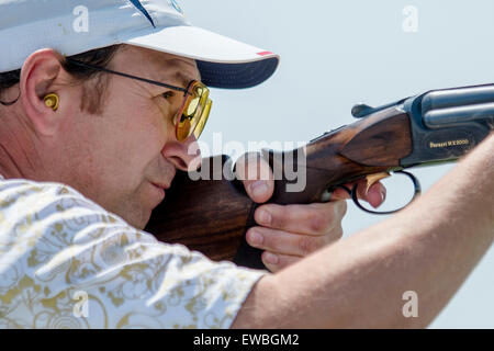 Baku, Aserbaidschan. 21. Juni 2015. Jan Sychra aus Tschechien tritt im Herren Tontaubenschießen final in Baku 2015 1. European Games in Baku, Aserbaidschan, 21. Juni 2015. Bildnachweis: David Tanecek/CTK Foto/Alamy Live-Nachrichten Stockfoto