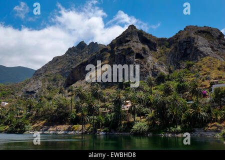 Blick auf den künstlichen See La Encantadora im Dorf Vallehermoso im westlichen Teil der Insel La Gomera, einer der kleineren Kanarischen Inseln, einer autonomen Gemeinschaft Spaniens Stockfoto