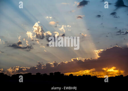 Baku, Aserbaidschan. 21. Juni 2015. Sonnenuntergang in Baku während der Baku 2015 1. Europäische Spiele, Aserbaidschan, 21. Juni 2015. Bildnachweis: David Tanecek/CTK Foto/Alamy Live-Nachrichten Stockfoto