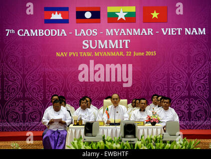 Nay Pyi Taw, Myanmar. 22. Juni 2015. Myanmar-Präsident U Thein Sein (C) hält eine Rede bei der 7. Gipfel von Kambodscha, Laos, Myanmar und Vietnam (CLMV) in Myanmar International Convention Center (MICC) in Nay Pyi Taw, Myanmar, 22. Juni 2015. 7. Gipfeltreffen von Kambodscha, Laos, Myanmar und Vietnam (CLMV) startete in Nay Pyi Taw am Montag. Bildnachweis: U Aung/Xinhua/Alamy Live-Nachrichten Stockfoto