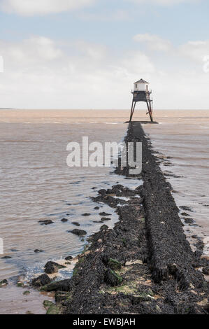 Restauriert die führenden Köpfe der Low Dovercourt Leuchtturm eine alte viktorianische Gusseisen Beispiel für Engineering nicht mehr verwendet Stockfoto