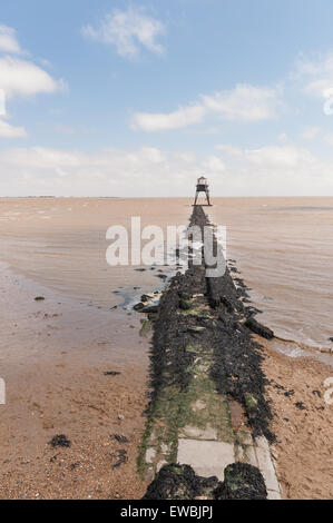 Restauriert die führenden Köpfe der Low Dovercourt Leuchtturm eine alte viktorianische Gusseisen Beispiel für Engineering nicht mehr verwendet Stockfoto