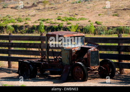 Alter Lkw an Cant Ranch, John Day Fossil Betten Nationaldenkmal-Sheep Rock Einheit, Oregon Stockfoto