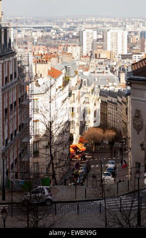 Blick hinunter einen Hügel in Montmartre Paris Frankreich Europa Stockfoto