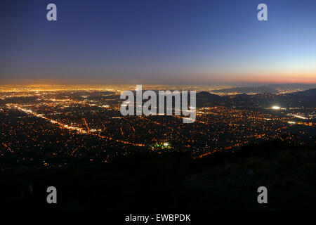 Aerial Nachtansicht von Pasadena und Los Angeles in Südkalifornien. Stockfoto