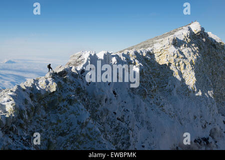 Wissenschaftler arbeiten an den Kraterrand des Mount Erebus, Antarctcia. Stockfoto