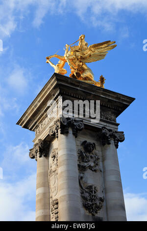 Pegasus auf der Pont Alexandre III, Paris Frankreich Stockfoto