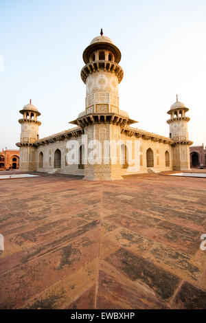 Dramatischen Blick auf Grab des I'timad-Ud-Daulah auch bekannt als "Baby Taj" Stockfoto