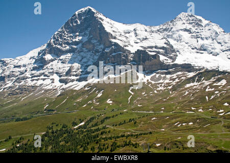 Berner Oberland-Region der Schweizer Alpen, mit der Eiger-Nordwand und die Monch dominiert Stockfoto