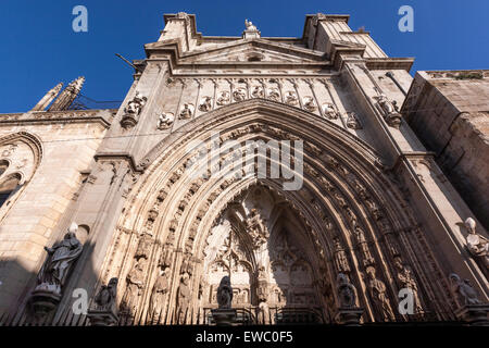 Der gotische Hauptfassade der Kathedrale Toledo, von der Plaza del Ayuntamiento, Toledo Stockfoto