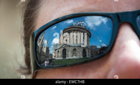 Reflexion des Radcliffe Camera, Bodleian Bibliothek, Oxford, Vereinigtes Königreich Stockfoto