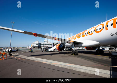 Easyjet Flugzeug bei Belfast International Airport UK Stockfoto