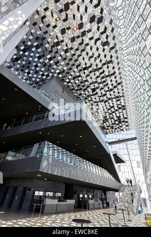 Innere des Harpa Concert Hall und Konferenz Zentrum Reykjavik Island Stockfoto