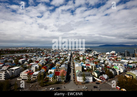 Luftaufnahme über der Stadt Reykjavik Island aus der Hallgrimskirkja betrachtet Stockfoto