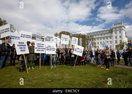 Proteste bei Schnitten in der dritten Ebene Bildung in Austurvollur öffentlichen Platz Reykjavik Island Stockfoto