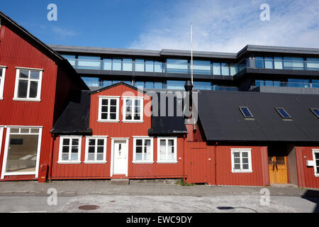 alte Holzhäuser und neue Mehrfamilienhäuser Vesturgata Reykjavik Island Stockfoto