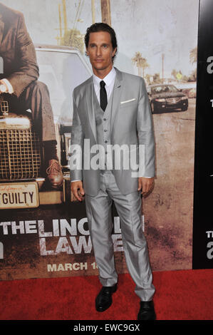 LOS ANGELES, CA - 10. März 2011: Matthew McConaughey auf der Los Angeles Premiere seines neuen Films "The Lincoln Lawyer" Cinerama Dome, Hollywood. Stockfoto