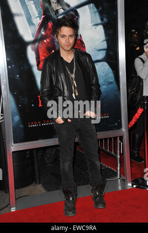 LOS ANGELES, CA - 7. März 2011: Thomas Dekker an der Los Angeles premiere von "Red Riding Hood" in Grauman Chinese Theatre in Hollywood. Stockfoto