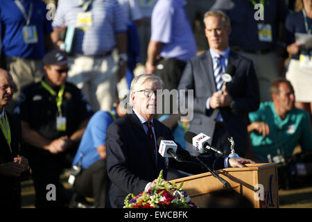 University Place, Washington, USA. 21. Juni 2015. Thomas O'Toole, Jr. Golf: Thomas O'Toole, Jr., Präsident von der USGA spricht während der Siegerehrung nach Jordanien Speith der Vereinigten Staaten die 115. U.S. Open Championship auf dem Chambers Bay Golf Course in University Place, Washington, Vereinigte Staaten gewann. © Koji Aoki/AFLO SPORT/Alamy Live-Nachrichten Stockfoto