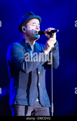 Kiel, Deutschland. 22. Juni 2015 Musiker und Schauspieler Jan Josef Liefers mit seiner Band Radio Doria sind auf der NDR-Bühne während der Kieler Woche 201 Kredit durchführen: Björn Deutschmann/Alamy Live News Stockfoto