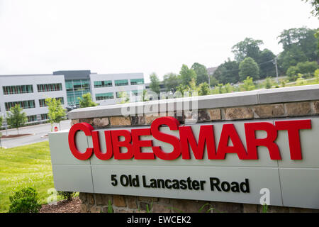 Ein Logo-Zeichen vor dem Sitz der CubeSmart in Malvern, Pennsylvania. Stockfoto