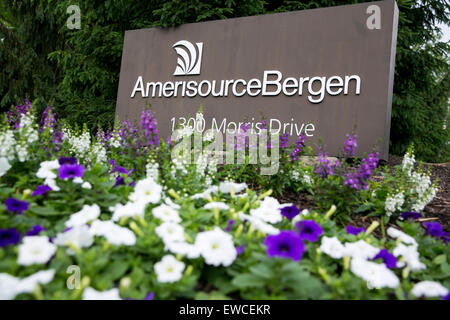 Ein Logo Zeichen außerhalb der Hauptsitz der AmerisourceBergen in Chesterbrook, Pennsylvania. Stockfoto