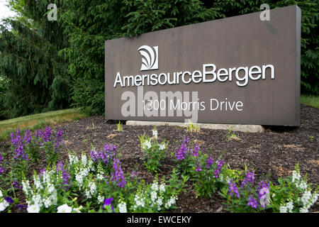 Ein Logo Zeichen außerhalb der Hauptsitz der AmerisourceBergen in Chesterbrook, Pennsylvania. Stockfoto