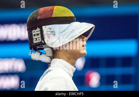 Baku, Aserbaidschan. 23. Juni 2015. Deutschlands Britta Heidemann reagiert Fechten - Frauen individuelle Degen Pool runden bei den Baku 2015 europäischen spielen in Baku Crystal Hall in Baku, Aserbaidschan, 23. Juni 2015. Bildnachweis: Dpa picture Alliance/Alamy Live News Stockfoto